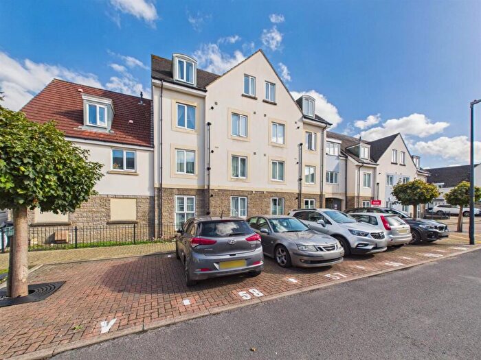 3 Bedroom Flat For Sale In Summit Close Kingswood, Bristol, BS15
