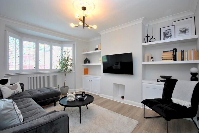 2 Bedroom Flat To Rent In Amblecote Close London, SE12