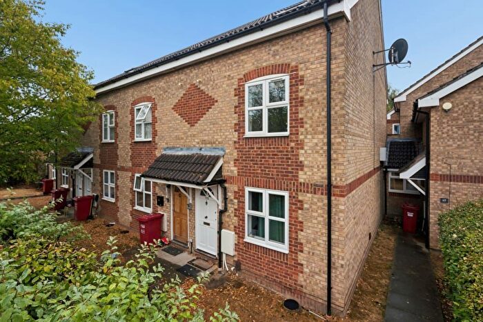 2 Bedroom Maisonette For Sale In Maplin Park, Langley, SL3