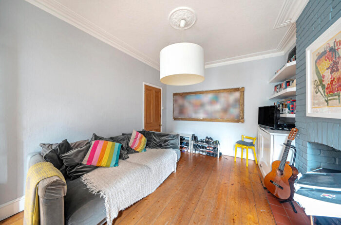 6 Bedroom Terraced House For Sale In Salisbury Road, Barnet, EN5