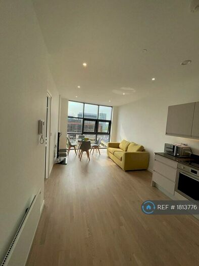 1 Bedroom Flat To Rent In Medina House, Milton Keynes, MK9