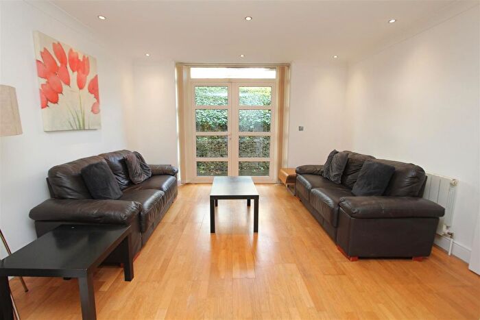 2 Bedroom Flat To Rent In Concept, Chapel Allerton, LS7
