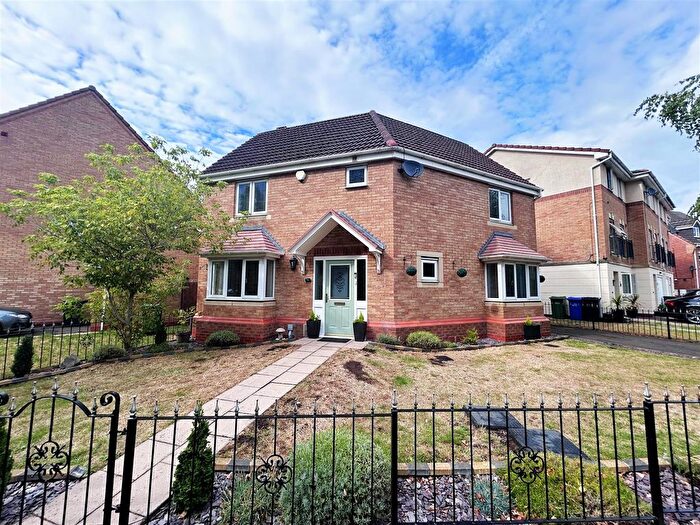3 Bedroom Detached House For Sale In Racemeadow Crescent, Dudley, DY2