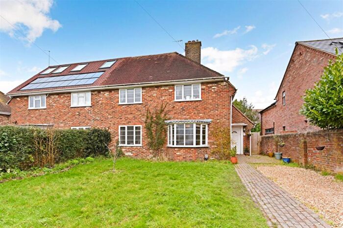 3 Bedroom House To Rent In Pound Farm Road, Chichester, PO19