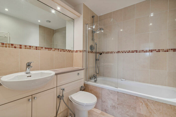 2 Bedroom Flat To Rent In The Courtyard, Goswell Road, EC1V