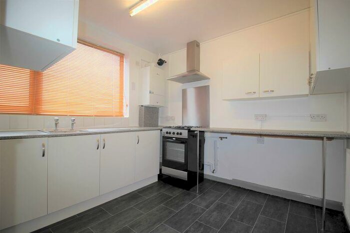 3 Bedroom Flat To Rent In Monksway, Silverdale, Nottingham, NG11