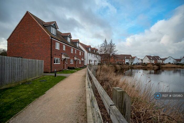 4 Bedroom Terraced House To Rent In Ellingham View, Dartford, DA1