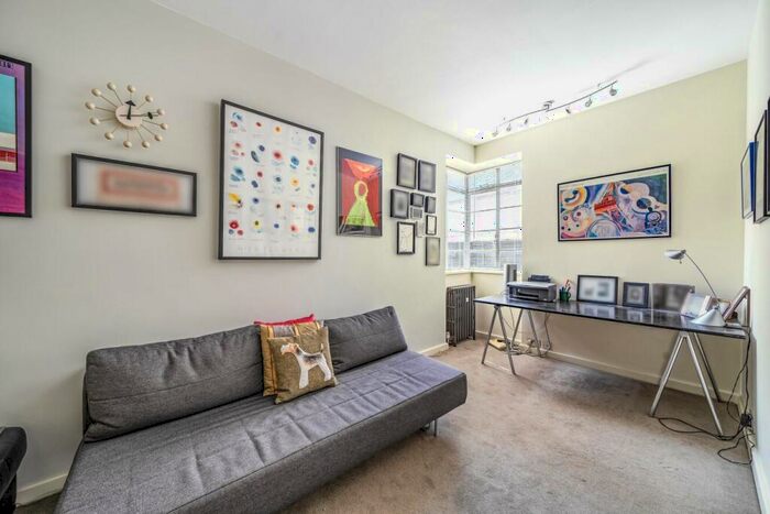 2 Bedroom Flat For Sale In Cochrane Street, St Johns Wood, NW8