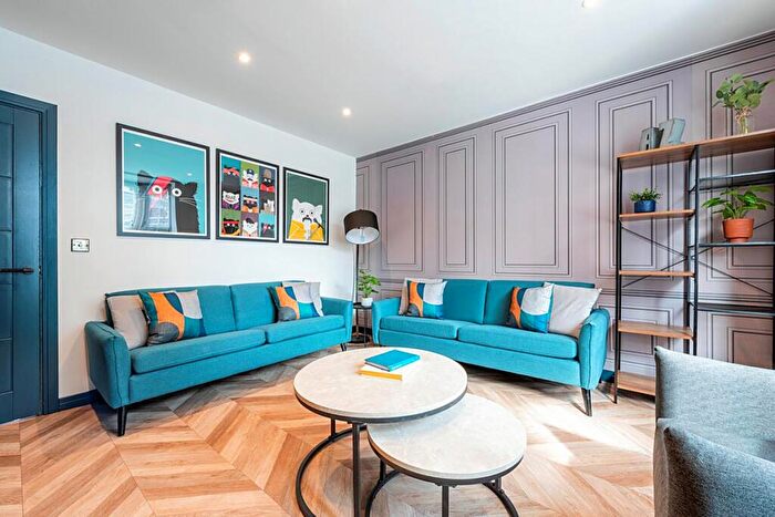 6 Bedroom Terraced House To Rent In Charles Street West - Student House - /, LN1