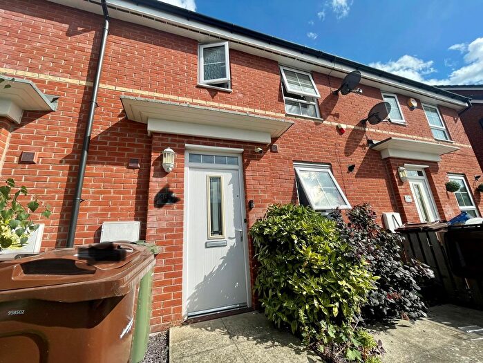 3 Bedroom Town House To Rent In Silcoates Street, Wakefield, WF2