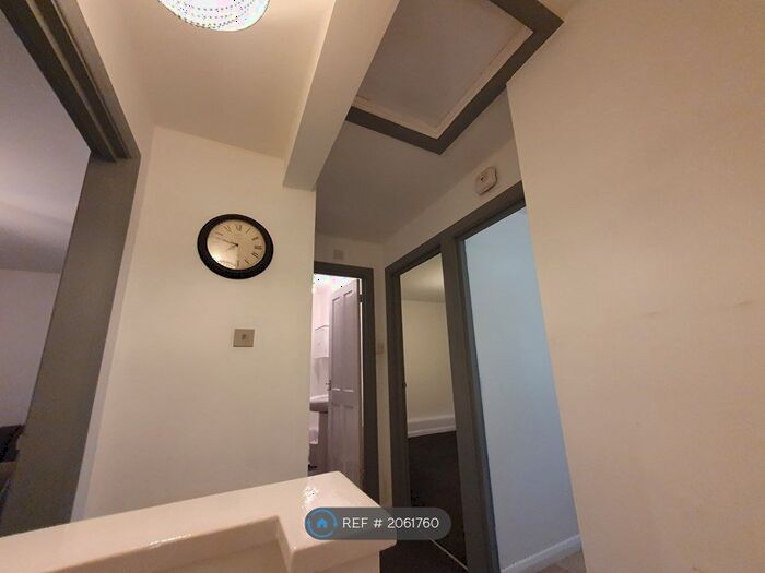 1 Bedroom Maisonette To Rent In Buttercup Square, Staines, TW19