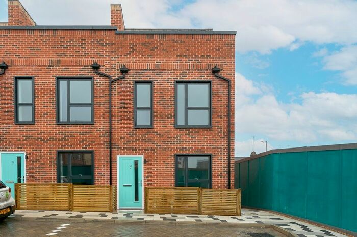 3 Bedroom Terraced House To Rent In Spinners Avenue, Watford, WD18