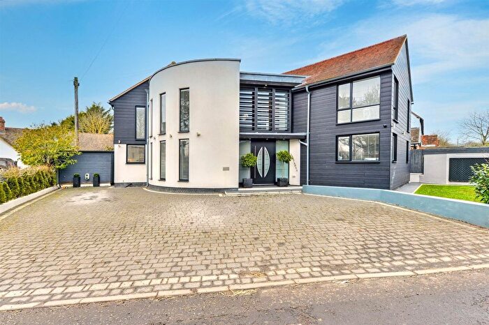 4 Bedroom Detached House For Sale In The Pinnock, Pluckley, Ashford, TN27