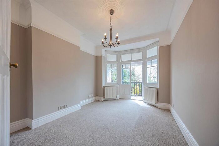 1 Bedroom Flat To Rent In Queens Road, Leigh-On-Sea, SS9