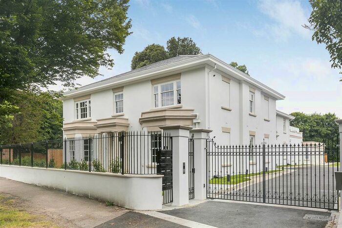 3 Bedroom Flat To Rent In Totteridge Village, London, N20