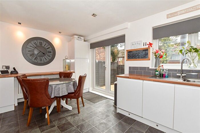 3 Bedroom Semi-detached House For Sale In Wooding Grove, Broadfield, Crawley, West Sussex, RH11