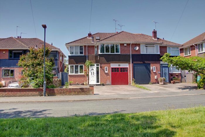 4 Bedroom Semi Detached House For Sale In Lindsey Crescent, Kenilworth, Warwickshire, CV8