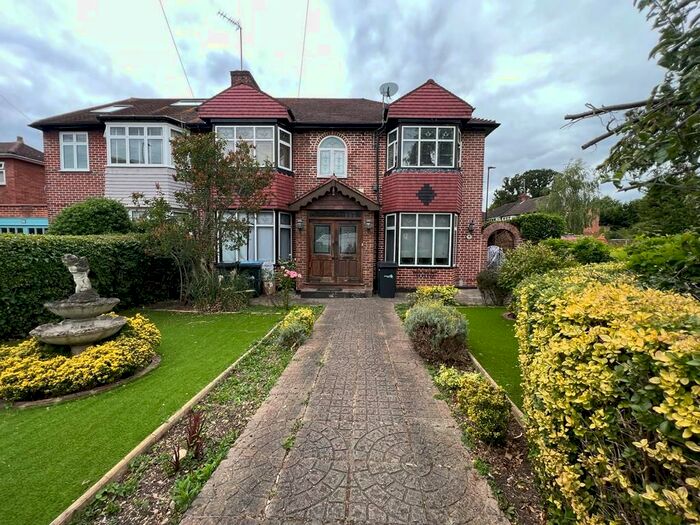 5 Bedroom Semi-Detached House To Rent In The Vale, London, N14