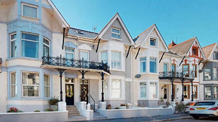 5 Bedroom Town House For Sale In Picton Avenue, Porthcawl, Mid Glamorgan, CF36