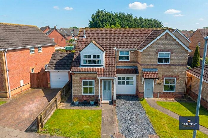 3 Bedroom Semi Detached House For Sale In Girton Road, Grimsby, DN34