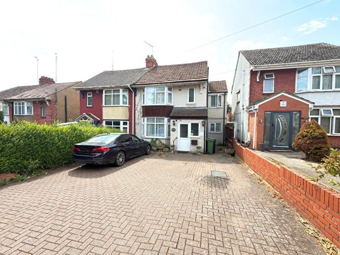 6 Bedroom Semi-Detached House For Sale In Dunstable Road, Luton, Bedfordshire, LU4