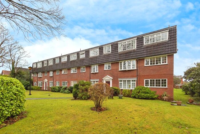 2 Bedroom Flat For Sale In Bramhall Lane, Stockport, Greater Manchester, SK3
