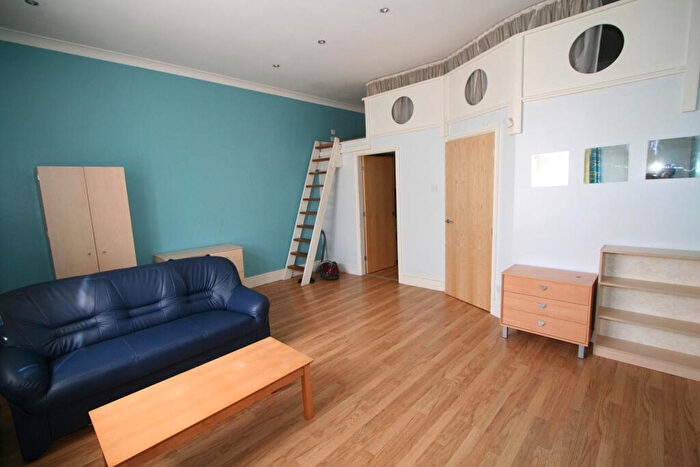 1 Bedroom Flat To Rent In Hyde Terrace, Leeds, LS2