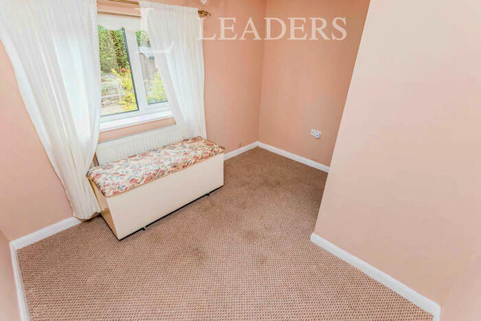 3 Bedroom Semi-Detached House To Rent In Lansbury Grove, ST3