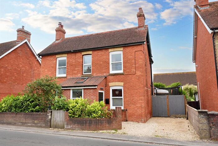 4 Bedroom Detached House For Sale In Shaftesbury Road, Gillingham, SP8