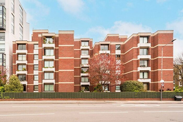 2 Bedroom Flat To Rent In Lorne Gardens, Notting Hill, W11