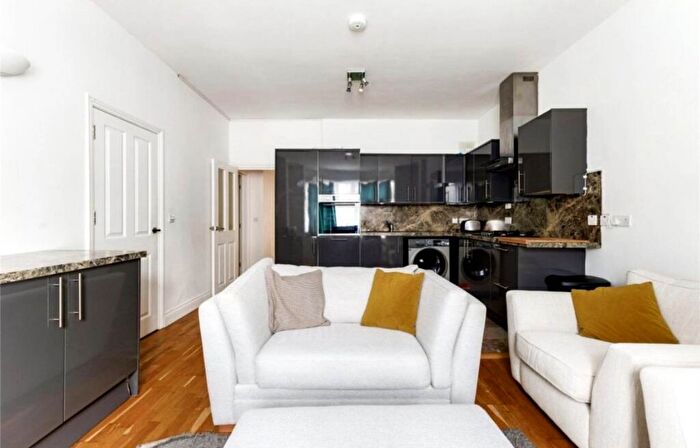 3 Bedroom Flat To Rent In Montana Road, London, SW17