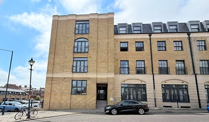1 Bedroom Flat For Sale In Queensbridge Drive, Ramsgate, CT11
