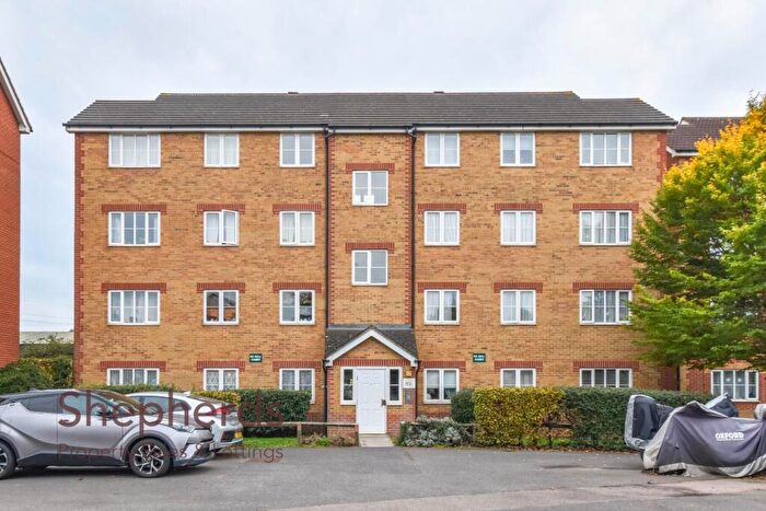 2 Bedroom Flat For Sale In Colthurst Gardens, Hoddesdon, EN11