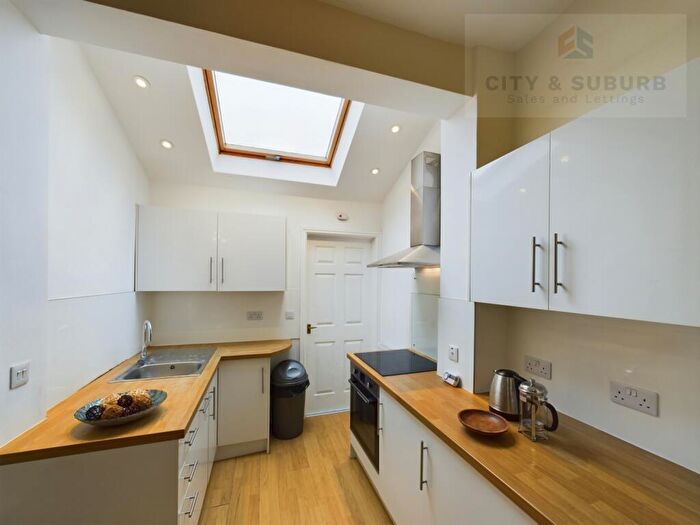 3 Bedroom Flat To Rent In Cartington Terrace, Newcastle Upon Tyne, Tyne And Wear, NE6