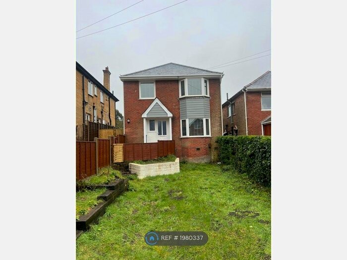 3 Bedroom Detached House To Rent In Albert Road, Poole, BH12