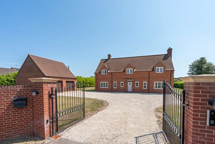4 Bedroom Detached House For Sale In Fir Covert Road, Taverham, NR8