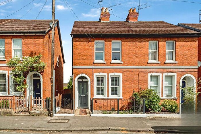 3 Bedroom Semi Detached House For Sale In College Rise, Maidenhead, Berkshire, SL6