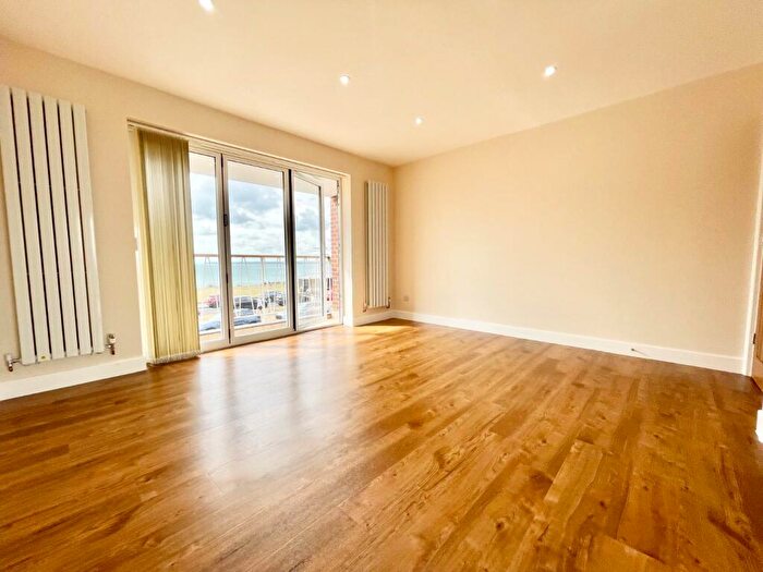 2 Bedroom Flat To Rent In The Downs, Royal Esplanade, Ramsgate, Kent, CT11