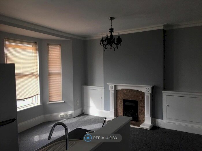 2 Bedroom Flat To Rent In Cattedown, Plymouth, PL4