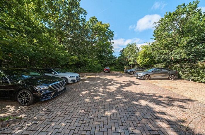 2 Bedroom Flat To Rent In Bassett Wood Road, Bassett, Southampton, Hampshire, SO16