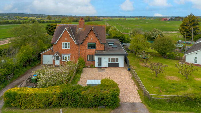 3 Bedroom Semi-Detached House For Sale In Chesterton, Warwickshire, CV33