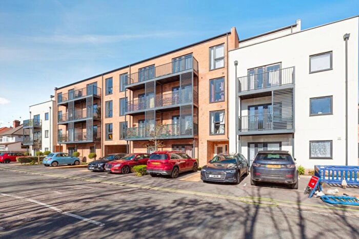 2 Bedroom Flat For Sale In Boyn Valley Road, Maidenhead, Berkshire, SL6