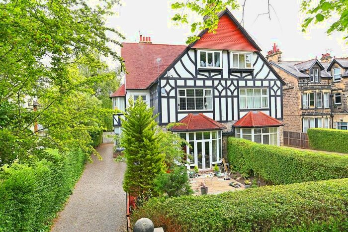 2 Bedroom Apartment To Rent In Langcliffe Avenue, Harrogate, HG2