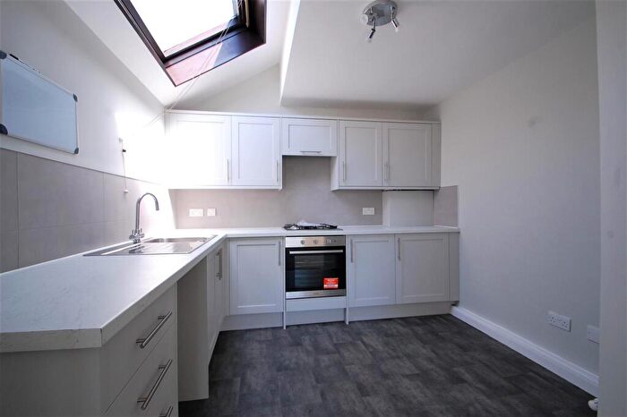 1 Bedroom Flat To Rent In A Station Road, Petersfield, GU32