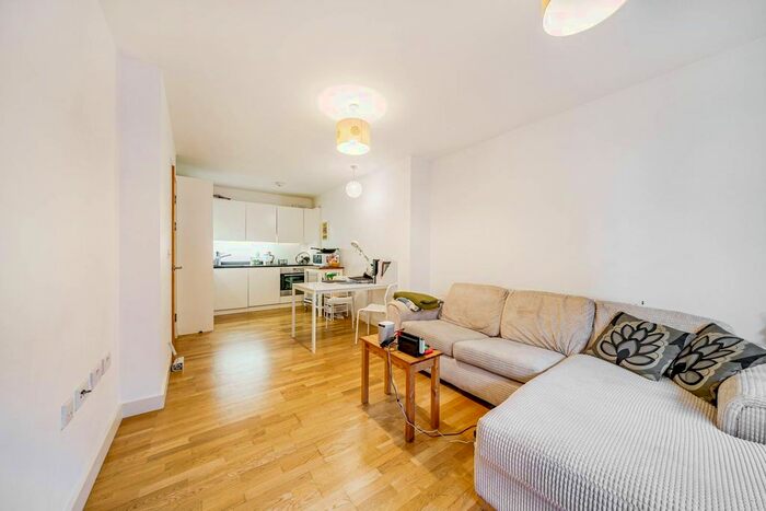 1 Bedroom Flat To Rent In Amelia Street, Elephant And Castle, SE17