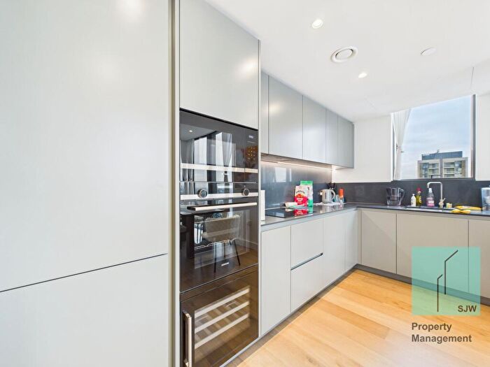 2 Bedroom Apartment To Rent In Marsh Wall, Harcourt Tower, E14