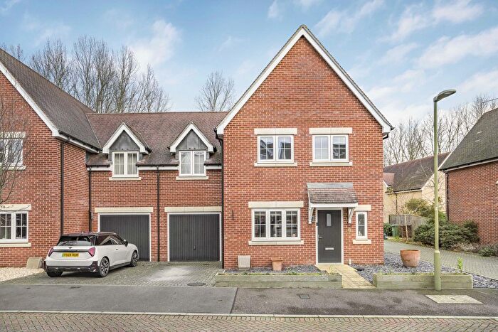 3 Bedroom Semi-Detached House For Sale In Harding Way, Marcham, OX13