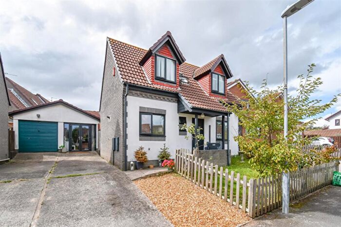 3 Bedroom Detached House For Sale In Cook Road, Barry, CF62