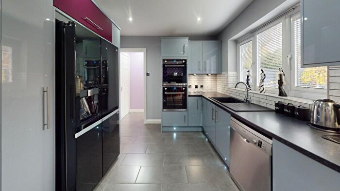 4 Bedroom Detached House For Sale In Tickhill Way, Rossington, Doncaster, DN11