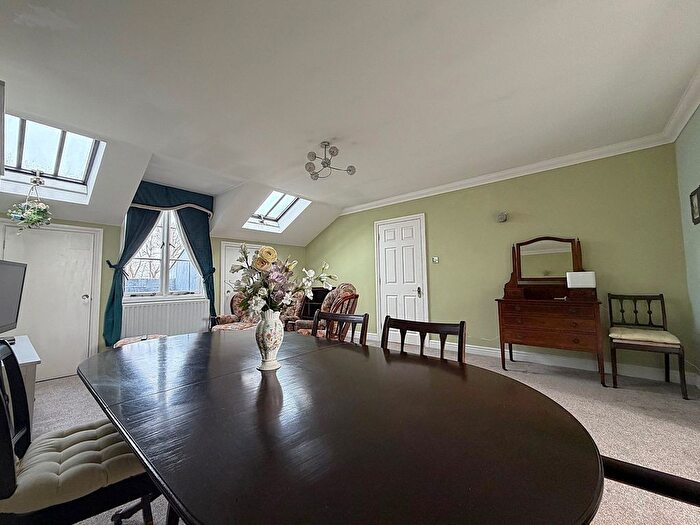 2 Bedroom Flat To Rent In Royal Gate, Southsea, Hampshire, PO4